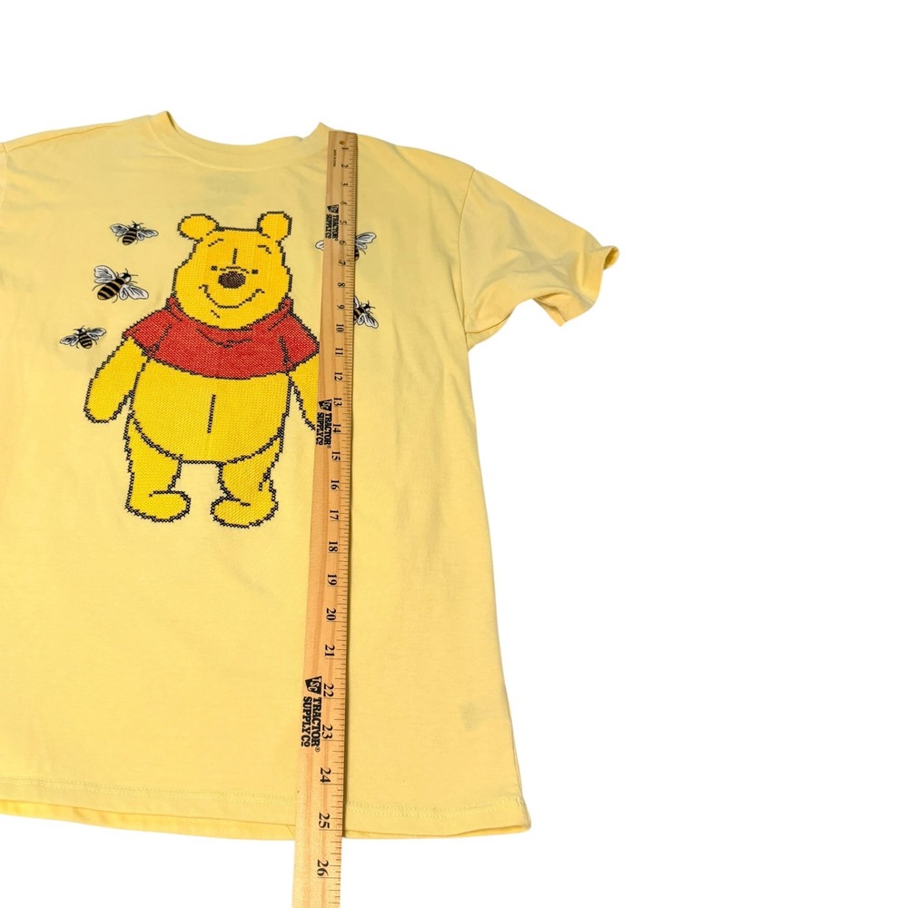 Disney Winnie the Pooh T-Shirt Women Medium Yellow Embroidered Bee Graphic Tee - Picture 6 of 15